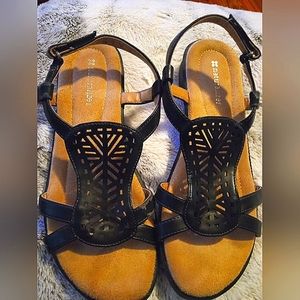 Size 7m Naturalizer sandals